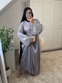 ABAYA PREMIUM PERLES ET STRASS COUSUS MAIN