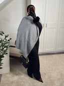 PULL CAPE ASYMÉTRIQUE EN MAILLE GRIS