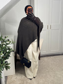 PULL CAPE ASYMÉTRIQUE EN MAILLE MARRON