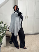 PULL CAPE ASYMÉTRIQUE EN MAILLE GRIS