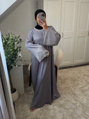 ABAYA PREMIUM PERLES ET STRASS COUSUS MAIN
