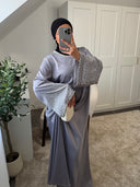 ABAYA PREMIUM PERLES ET STRASS COUSUS MAIN