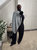 PULL CAPE ASYMÉTRIQUE EN MAILLE GRIS