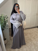 ABAYA PREMIUM PERLES ET STRASS COUSUS MAIN